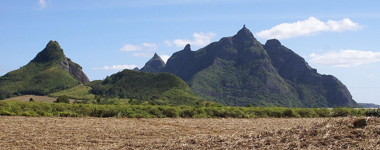 Pieter Both and the surrounding ridges